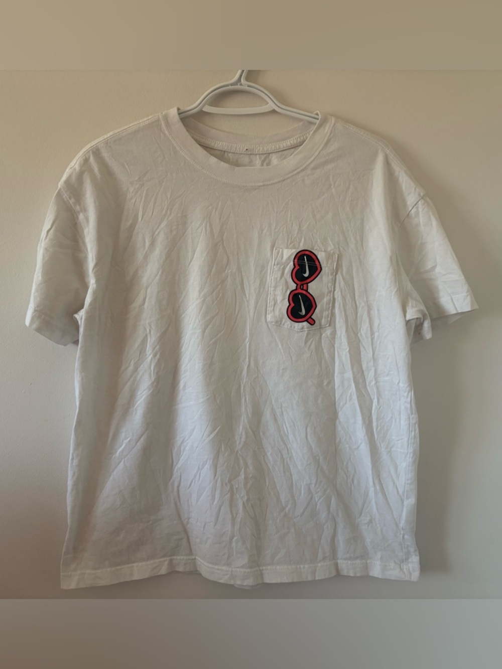 Nike Sportswear t-shirt Women’s Medium Pocket Front Shirt